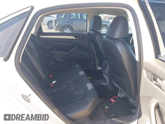 2015 Volkswagen Passat 1.8T Limited Edition with VIN 1VWAT7A34FC085880, listed as a IAAI auction lot 42007677 with 184,722 mi miles. Bid and sale history available at carsss.com. Image 8.