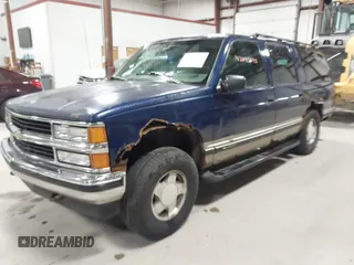 1999 Chevrolet Suburban z VIN 1GNFK16R1XJ409829, wystawiony jako IAAI lot #42045240 z przebiegiem 337 554 mil mil oraz . Historia ofert i sprzedaży dostępna na DreamBid. Obrazek 2.