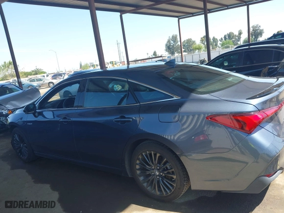 2019 Toyota Avalon Hybrid Limited with VIN 4T1B21FB4KU005887, listed as a IAAI auction lot 42014462 with 141,213 mi miles. Bid and sale history available at carsss.com. Image 15.