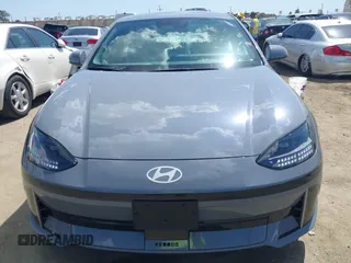 2023 Hyundai Ioniq 6 SEL z VIN KMHM34AA5PA033700, wystawiony jako IAAI lot #41954862 z przebiegiem 16 304 mil mil oraz . Historia ofert i sprzedaży dostępna na DreamBid. Obrazek 13.