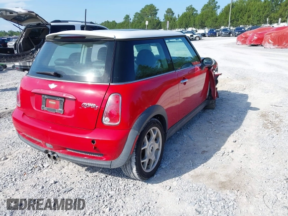 2006 MINI Hardtop S с VIN WMWRE33586TN27239, выставлен на аукционе IAAI как лот 42775957 с пробегом 165 133 миль миль и . История ставок и продаж доступна на DreamBid. Изображение 4.