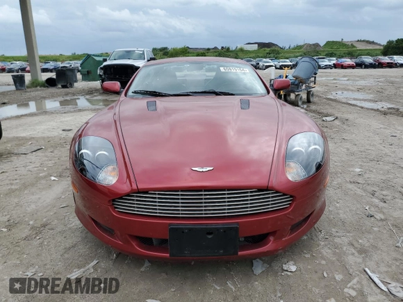 2005 Aston Martin DB9 z VIN SCFAD01A15GA00012, wystawiony jako Copart lot #65919164 z przebiegiem Nie podano mil oraz Szkody całkowita. Historia ofert i sprzedaży dostępna na DreamBid. Obrazek 5.