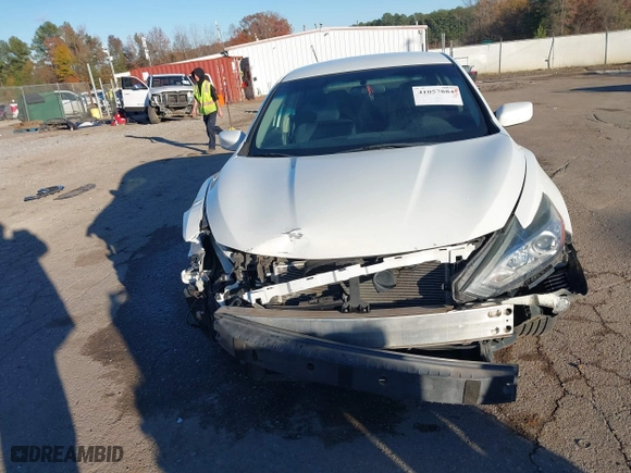 2017 Nissan Altima 2.5 SR with VIN 1N4AL3AP7HC162393, listed as a IAAI auction lot 41057884 with 172,433 mi miles. Bid and sale history available at carsss.com. Image 12.