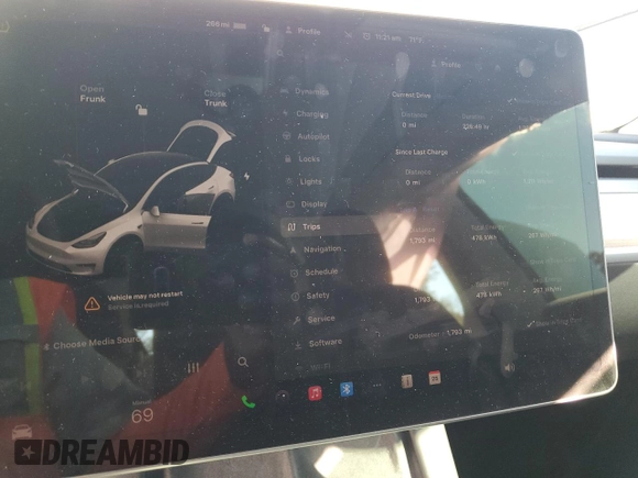 2025 Tesla Model Y Long Range with VIN 7SAYGDED3SA339079, listed as a Copart auction lot 82041424 with 1,793 mi miles and Salvage Title. Bid and sale history available at DreamBid. Image 9.