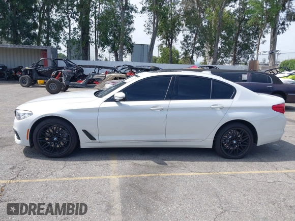 2020 BMW 5 Series 530i z VIN WBAJR3C04LWW69815, wystawiony jako IAAI lot #42247174 z przebiegiem 54 547 mil mil oraz . Historia ofert i sprzedaży dostępna na DreamBid. Obrazek 14.