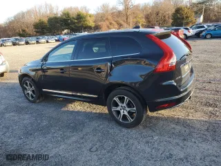 2015 Volvo XC60 T6 Platinum with VIN YV4902RM1F2662348, listed as a Copart auction lot 84502354 with 106,515 mi miles and Salvage Title. Bid and sale history available at carsss.com. Image 2.