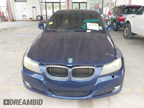 2011 BMW 3 Series 328i xDrive z VIN WBAPK5G55BNN29311, wystawiony jako IAAI lot #42299764 z przebiegiem 163 990 mil mil oraz . Historia ofert i sprzedaży dostępna na DreamBid. Obrazek 6.