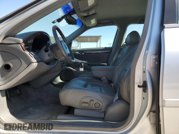 2003 Cadillac DeVille DHS z VIN 1G6KE54Y13U124690, wystawiony jako Copart lot #73757984 z przebiegiem 101 286 mil mil oraz Szkoda całkowita • Salvage title. Historia ofert i sprzedaży dostępna na DreamBid. Obrazek 7.