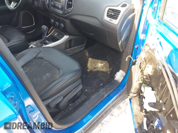 2018 Jeep Compass Latitude with VIN 3C4NJCBBXJT165349, listed as a IAAI auction lot 41283025 with 25,680 mi miles and . Bid and sale history available at DreamBid. Image 5.