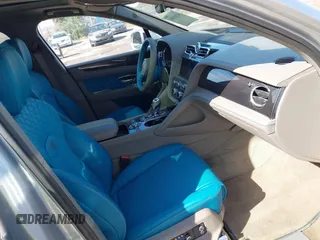 2022 Bentley Bentayga V8 z VIN SJAAM2ZV9NC011752, wystawiony jako IAAI lot #41265000 z przebiegiem Nie podano mil oraz . Historia ofert i sprzedaży dostępna na DreamBid. Obrazek 5.
