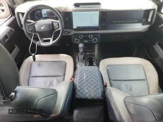 2022 Ford Bronco с VIN 1FMEE5DP0NLA72491, выставлен на аукционе Copart как лот 62482815 с пробегом 80 184 миль миль и Списание • Salvage title. История ставок и продаж доступна на DreamBid. Изображение 8.