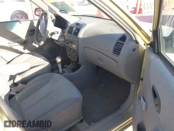 2000 Hyundai Accent z VIN KMHCG45G3YU034438, wystawiony jako IAAI lot #41356583 z przebiegiem 57 283 mil mil oraz . Historia ofert i sprzedaży dostępna na DreamBid. Obrazek 5.