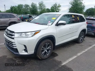 2019 Toyota Highlander LE with VIN 5TDBZRFH5KS929567, listed as a IAAI auction lot 42603356 with 40,368 mi miles and . Bid and sale history available at DreamBid. Image 17.