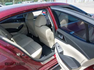 2017 Nissan Maxima SV с VIN 1N4AA6APOHC411463, выставлен на аукционе IAAI как лот 39652799 с пробегом 62 683 миль миль и . История ставок и продаж доступна на DreamBid. Изображение 8.