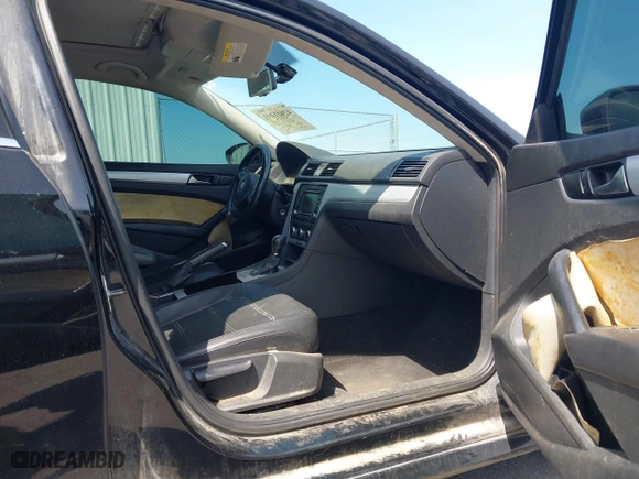 2012 Volkswagen Passat SE with VIN 1VWBP7A3XCC083183, listed as a IAAI auction lot 42011033 with 178,739 mi miles. Bid and sale history available at carsss.com. Image 5.