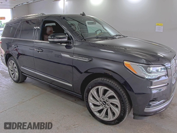 2022 Lincoln Navigator Reserve with VIN 5LMJJ2LT1NEL15170, listed as a IAAI auction lot 42832728 with 45,470 mi miles and . Bid and sale history available at DreamBid. Image 4.