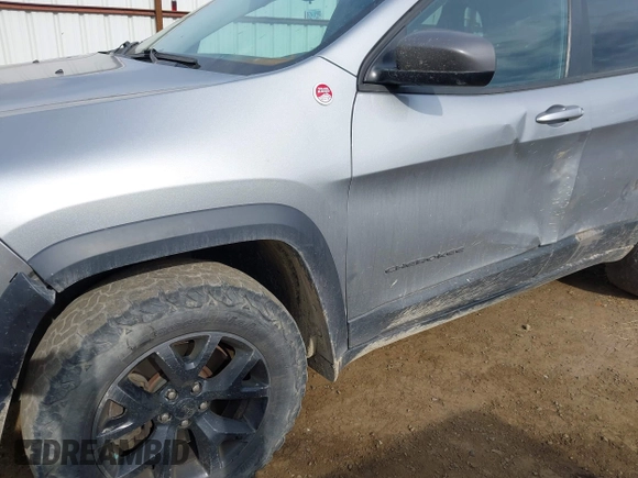 2015 Jeep Cherokee Trailhawk with VIN 1C4PJMBS0FW522182, listed as a IAAI auction lot 42544508 with 74,910 mi miles and . Bid and sale history available at DreamBid. Image 6.