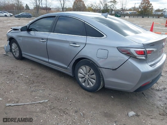 2017 Hyundai Sonata Hybrid SE with VIN KMHE24L1XHA048568, listed as a IAAI auction lot 40906982 with 119,801 mi miles. Bid and sale history available at carsss.com. Image 3.