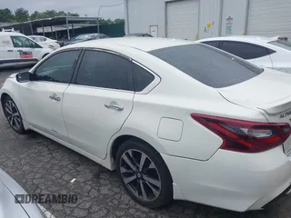 2017 Nissan Altima SR z VIN 1N4AL3AP3HC271465, wystawiony jako IAAI lot #42716097 z przebiegiem 159 349 mil mil oraz . Historia ofert i sprzedaży dostępna na DreamBid. Obrazek 14.
