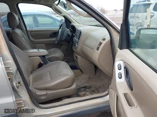 2003 Ford Escape XLT Popular 2 with VIN 1FMYU93183KB80977, listed as a IAAI auction lot 41657209 with 1 mi miles. Bid and sale history available at carsss.com. Image 5.