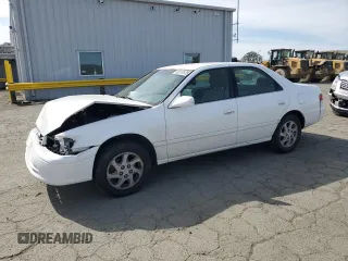 2000 Toyota Camry CE z VIN JT2BG22K2Y0451840, wystawiony jako Copart lot #48079325 z przebiegiem 183 908 mil mil oraz Szkoda całkowita • Salvage title. Historia ofert i sprzedaży dostępna na DreamBid. Obrazek 1.