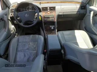 2000 Mercedes-Benz C 230/260/280/320 z VIN WDBHA29G4YA860192, wystawiony jako Copart lot #55161175 z przebiegiem 196 961 mil mil oraz Szkoda całkowita • Salvage title. Historia ofert i sprzedaży dostępna na DreamBid. Obrazek 8.