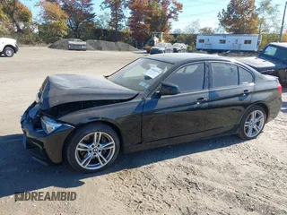 2018 BMW 3 Series 330i xDrive z VIN WBA8D9C5XJEM33068, wystawiony jako IAAI lot #40640558 z przebiegiem 53 556 mil mil oraz . Historia ofert i sprzedaży dostępna na DreamBid. Obrazek 14.
