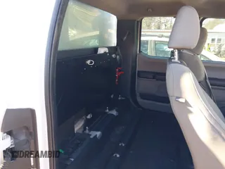 2017 Ford F-150 XL with VIN 1FTEX1C89HKD20104, listed as a IAAI auction lot 41341433 with 213,037 mi miles. Bid and sale history available at carsss.com. Image 8.