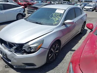 2017 Nissan Altima S z VIN 1N4AL3AP7HN324639, wystawiony jako IAAI lot #42008550 z przebiegiem 101 419 mil mil oraz . Historia ofert i sprzedaży dostępna na DreamBid. Obrazek 18.