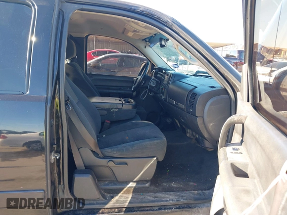 2007 Chevrolet Silverado 1500 LT w/2LT with VIN 2GCEC19J271675569, listed as a IAAI auction lot 41648141 with 293,825 mi miles. Bid and sale history available at carsss.com. Image 5.