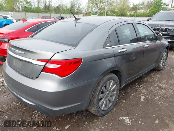 2013 Chrysler 200 Limited with VIN 1C3CCBCG8DN718207, listed as a IAAI auction lot 42136735 with 139,632 mi miles. Bid and sale history available at carsss.com. Image 4.