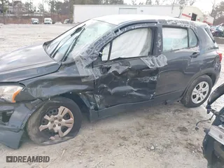 2016 Chevrolet Trax LS with VIN 3GNCJKSB6GL260251, listed as a IAAI auction lot 38243033 with 1 mi miles. Bid and sale history available at carsss.com. Image 13.