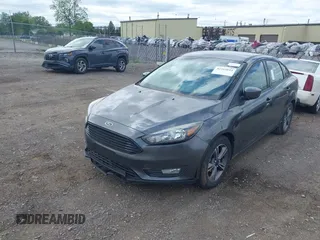 2018 Ford Focus SE z VIN 1FADP3FE5JL228583, wystawiony jako IAAI lot #42313614 z przebiegiem 84 240 mil mil oraz . Historia ofert i sprzedaży dostępna na DreamBid. Obrazek 2.