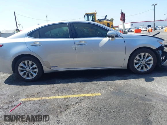2013 Lexus ES 300h with VIN JTHBW1GG2D2022140, listed as a IAAI auction lot 42677307 with 133,630 mi miles and . Bid and sale history available at DreamBid. Image 13.