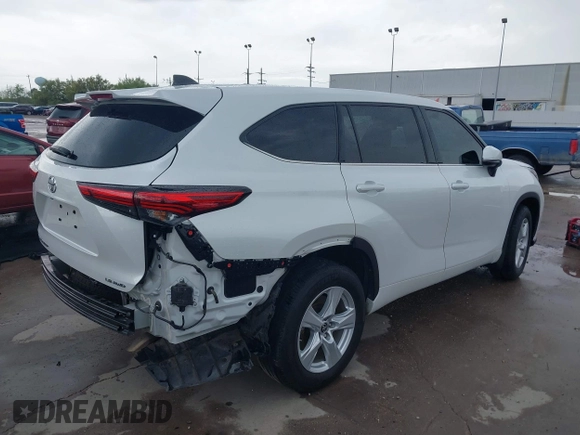 2022 Toyota Highlander LE z VIN 5TDBZRBH1NS216174, wystawiony jako IAAI lot #41903427 z przebiegiem 68 671 mil mil oraz . Historia ofert i sprzedaży dostępna na DreamBid. Obrazek 4.