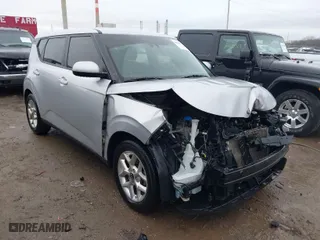 2020 Kia Soul LX with VIN KNDJ23AU1L7055411, listed as a IAAI auction lot 40939372 with 89,002 mi miles. Bid and sale history available at carsss.com. Image 1.