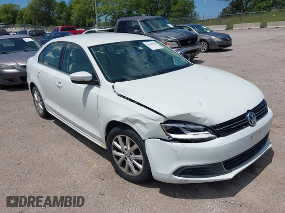 2014 Volkswagen Jetta SE with VIN 3VWD07AJXEM333132, listed as a IAAI auction lot 42637022 with 157,113 mi miles and . Bid and sale history available at DreamBid. Image 1.