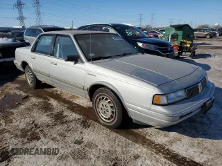 1993 Oldsmobile Cutlass Ciera S z VIN 1G3AG55N1P6333784, wystawiony jako Copart lot #44368645 z przebiegiem 82 129 mil mil oraz Czysty tytuł • Clean title. Historia ofert i sprzedaży dostępna na DreamBid. Obrazek 4.