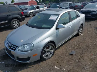 2008 Volkswagen Jetta S z VIN 3VWHM71K28M170401, wystawiony jako IAAI lot #42467678 z przebiegiem 181 028 mil mil oraz . Historia ofert i sprzedaży dostępna na DreamBid. Obrazek 2.