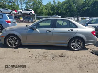 2013 Mercedes-Benz C 300 Sport с VIN WDDGF8AB0DA822279, выставлен на аукционе IAAI как лот 42551907 с пробегом 115 854 миль миль и . История ставок и продаж доступна на DreamBid. Изображение 14.