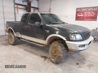 1998 Ford F-150 XL z VIN 1FTRX08L6WKA88552, wystawiony jako IAAI lot #41549860 z przebiegiem 141 247 mil mil oraz . Historia ofert i sprzedaży dostępna na DreamBid. Obrazek 1.
