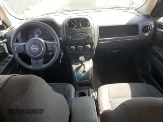 2015 Jeep Patriot Latitude z VIN 1C4NJRFB6FD426261, wystawiony jako Copart lot #56391245 z przebiegiem 73 493 mil mil oraz Szkoda całkowita • Salvage title. Historia ofert i sprzedaży dostępna na DreamBid. Obrazek 8.
