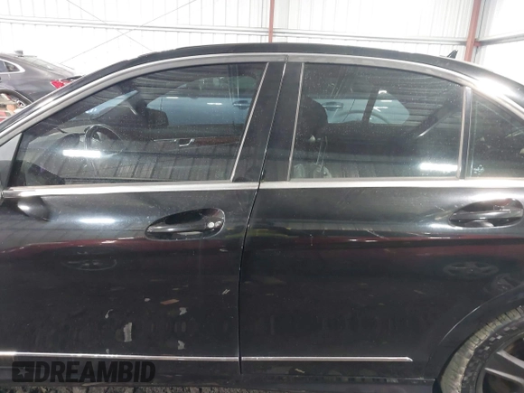2011 Mercedes-Benz C 300 Sport z VIN WDDGF8BB8BR185865, wystawiony jako IAAI lot #41375556 z przebiegiem 125 156 mil mil oraz . Historia ofert i sprzedaży dostępna na DreamBid. Obrazek 14.