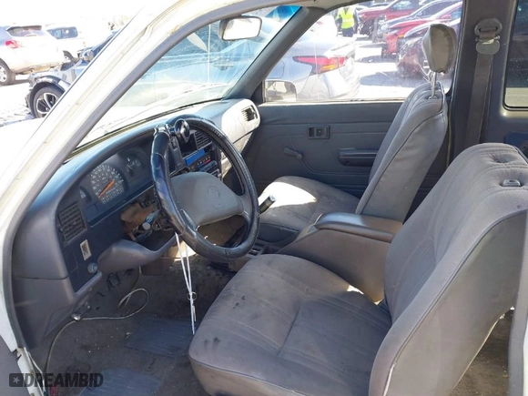 1992 Toyota 2WD Pickups DLX with VIN JT4RN93P9N5064411, listed as a IAAI auction lot 41787535 with 170,294 mi miles. Bid and sale history available at carsss.com. Image 5.