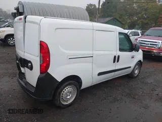 2017 Ram ProMaster City Cargo Tradesman z VIN ZFBERFAB2H6E50911, wystawiony jako IAAI lot #40390843 z przebiegiem 68 010 mil mil oraz . Historia ofert i sprzedaży dostępna na DreamBid. Obrazek 4.
