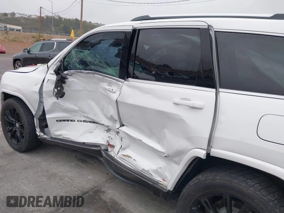 2018 Jeep Grand Cherokee Limited with VIN 1C4RJEBG3JC268939, listed as a IAAI auction lot 41559253 with 162,354 mi miles and . Bid and sale history available at DreamBid. Image 17.
