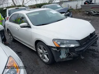 2014 Volkswagen Passat TDI SEL Premium with VIN 1VWCN7A30EC017870, listed as a IAAI auction lot 41624490 with 129,814 mi miles. Bid and sale history available at carsss.com. Image 1.