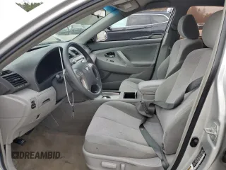 2010 Toyota Camry z VIN 4T1BF3EK2AU103008, wystawiony jako Copart lot #85611864 z przebiegiem 97 116 mil mil oraz Szkoda całkowita • Salvage title. Historia ofert i sprzedaży dostępna na DreamBid. Obrazek 7.