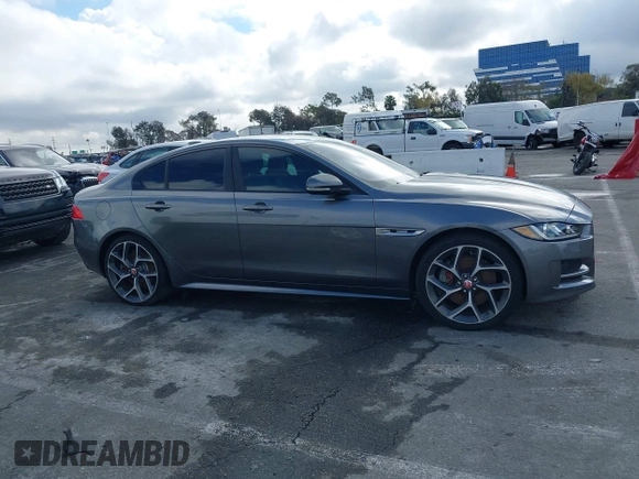 2017 Jaguar XE 35t R-Sport z VIN SAJAL4BV9HCP10649, wystawiony jako IAAI lot #41533051 z przebiegiem 59 431 mil mil oraz . Historia ofert i sprzedaży dostępna na DreamBid. Obrazek 13.