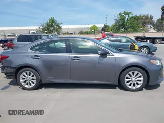 2013 Lexus ES 300h Hybrid with VIN JTHBW1GG6D2023923, listed as a IAAI auction lot 42099648 with 226,437 mi miles. Bid and sale history available at carsss.com. Image 14.